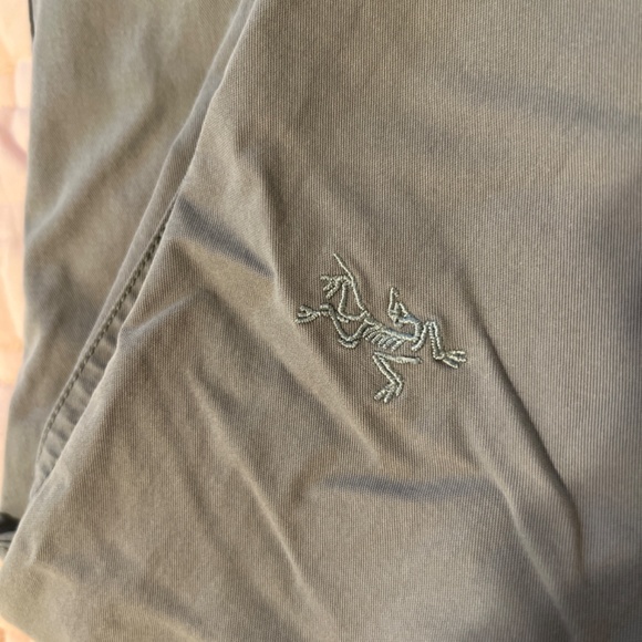 Women’s light gray Arcteryx pant - Picture 2 of 3